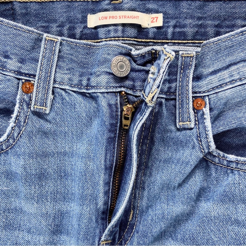 Levi’s Jeans Women’s Size 27 Low Pro Straight Distressed Medium Wash Blue Pants - Picture 6 of 13